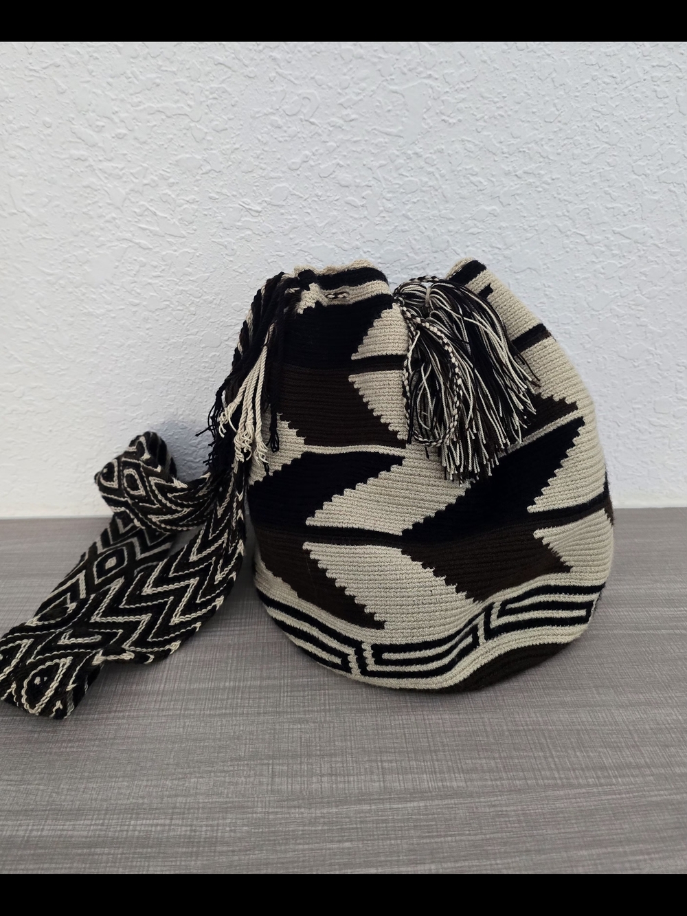 Wayuu Mochila Bag Handwoven Geometric Crossbody Boho Bucket Bag Neutral